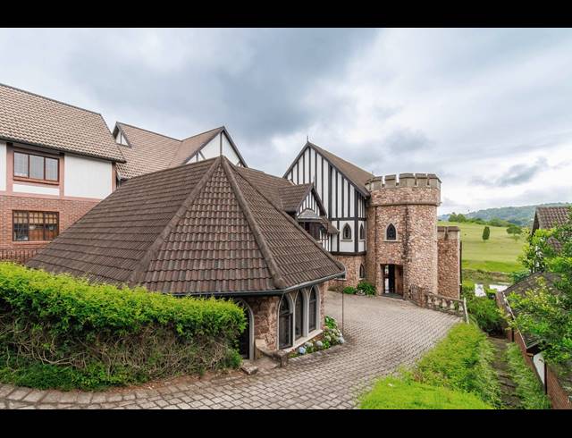 4 BEDROOM HOUSE RENTED IN CAMELOT GOLF CLUB AND ESTATE